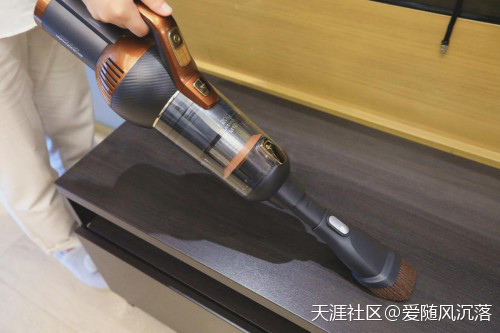 寵物闖禍不再怕萊克立式無線吸塵器 輕便多功能讓清潔更全面